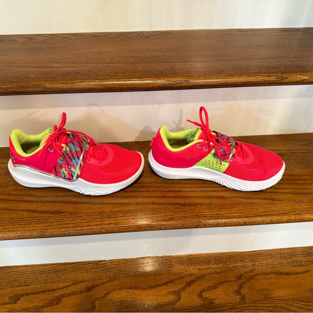 Under Armour UA Flow FUTR X UAA basketball shoe Women’s size 12 Pink/Grn